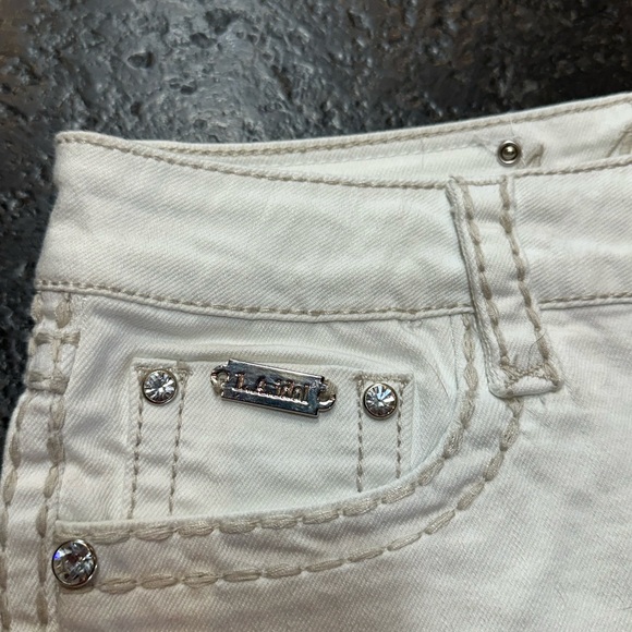 L.A. Idol White Jean Shorts - Picture 3 of 7